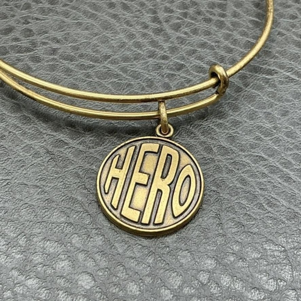 Alex And Ani Bracelet Gold Tone HERO‎ Charm Bangle Womens 7 In Fashion Jewelry - Picture 3 of 6